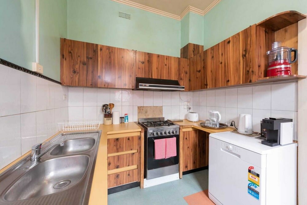 Фото 3 Bedroom Unit in the Heart of Beautiful Northcote