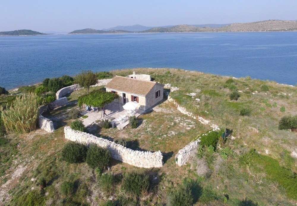 Фото Mari - Whole Island for you - H