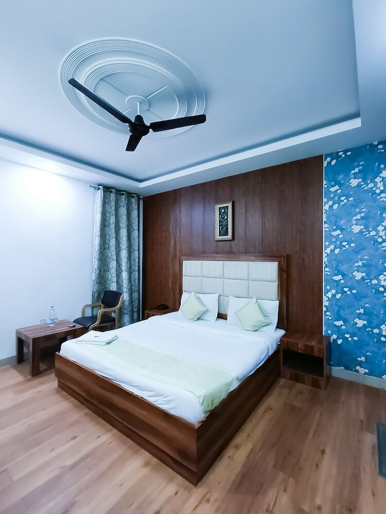 Фото Roomshala 025 Hotel Rts