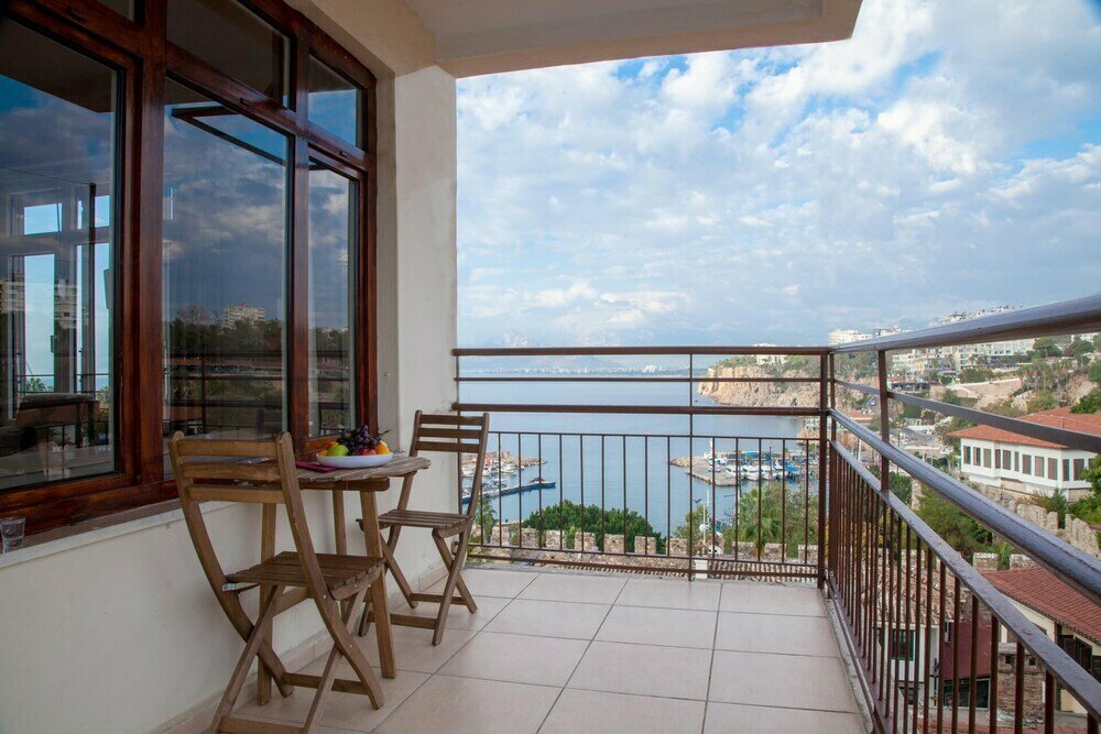 Short-term housing rental Aheste_simple Sea View Flat in Lovely Old Town, Antalya, photo