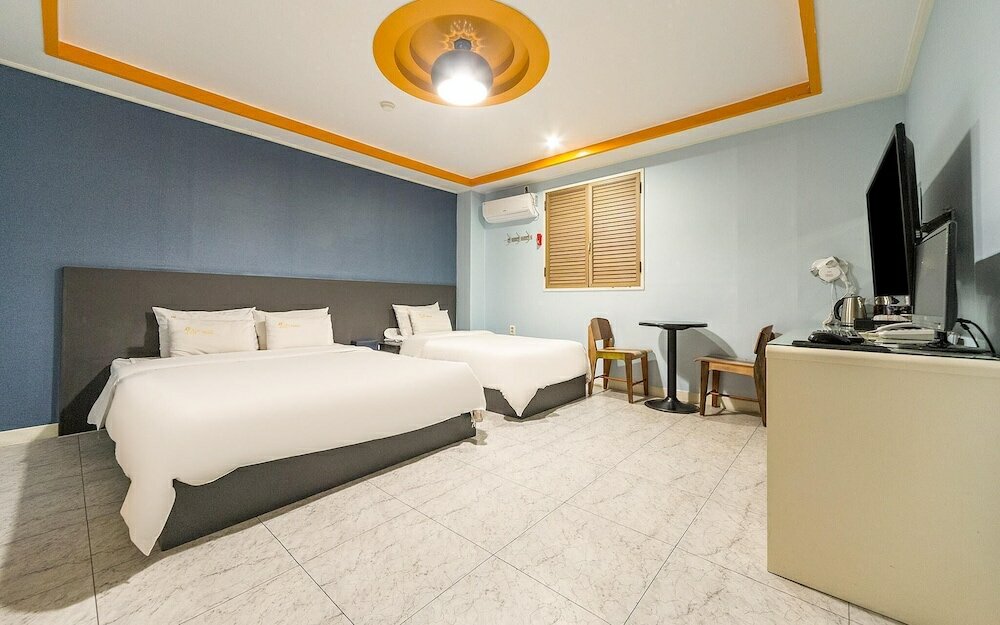 Фото Yeosu Hotel Sixty