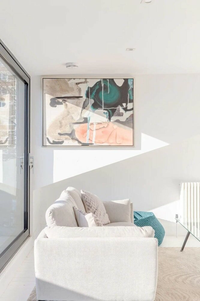 Фото Unique and Sun Filled 2 Bedroom Flat With Balcony -hackney