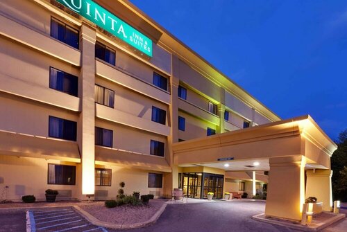 Гостиница La Quinta Inn & Suites by Wyndham Plattsburgh