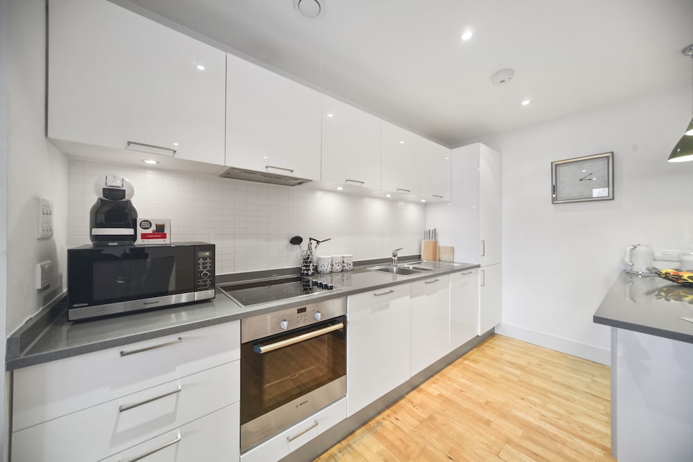 Фото 2 Bed Executive Apartment Near Camden Market with WiFi