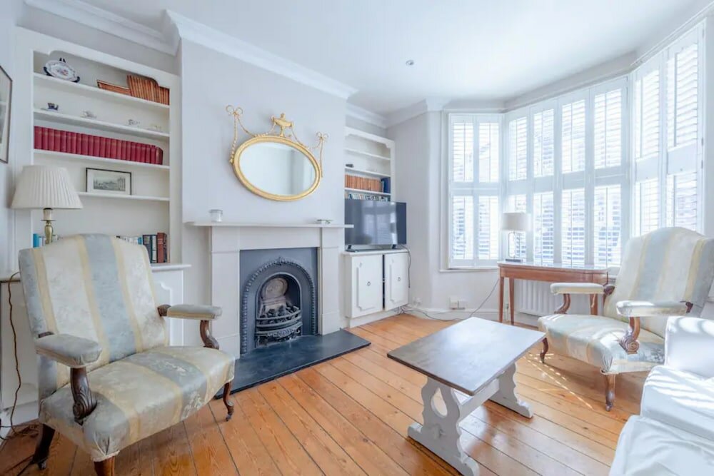 Фото Charming 2 Bedroom Home in West London