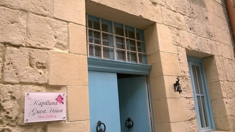 Фото Tal-Kapilluna Zebbug Guest House