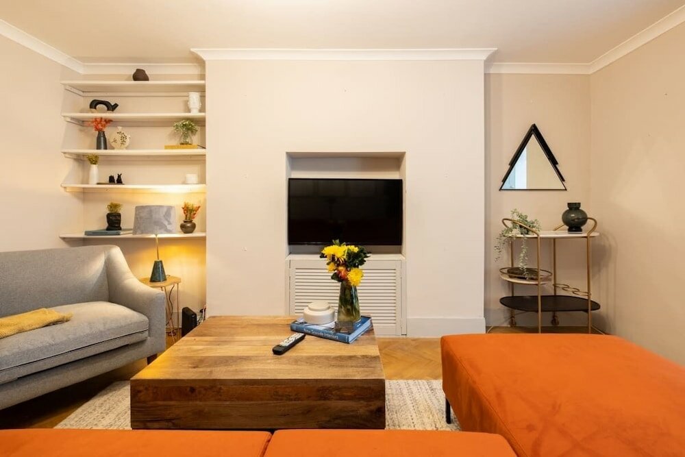 Фото The Richmond Upon Thames Escape - Modern & Bright 2bdr Flat With Parking