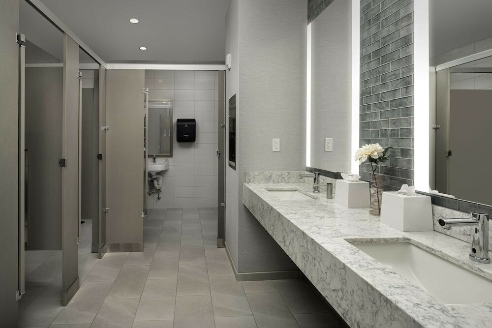 Фото Hilton Garden Inn Pensacola Downtown