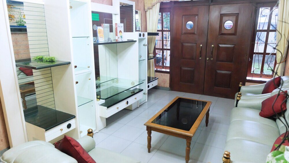 Фото Simply Homy Guest House Unit Bintaran