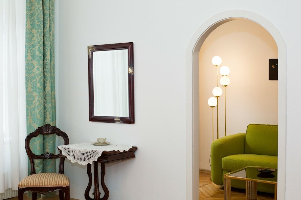 Фото Marthas Veranda Apartment