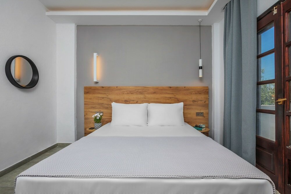 Фото Eleon Suites & Apartments