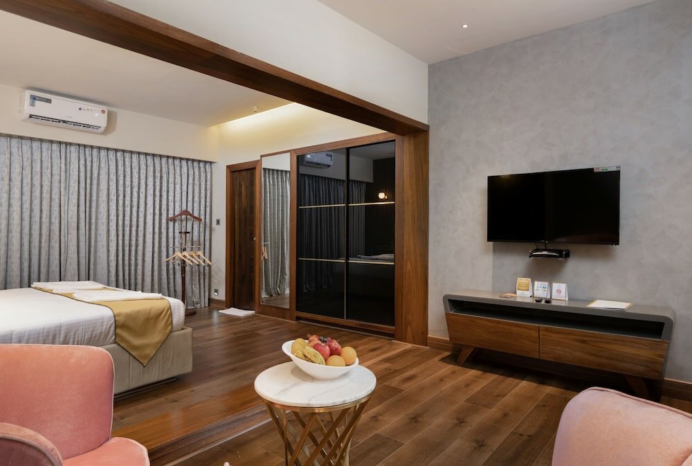 Фото Lazdana Hotel Bangalore