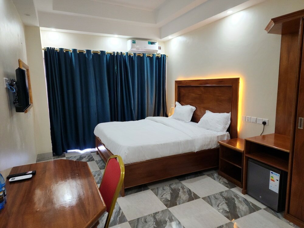 Фото Pulickal Heights Hotel
