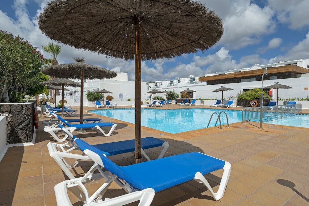 Фото Apartamentos Livvo Oasis