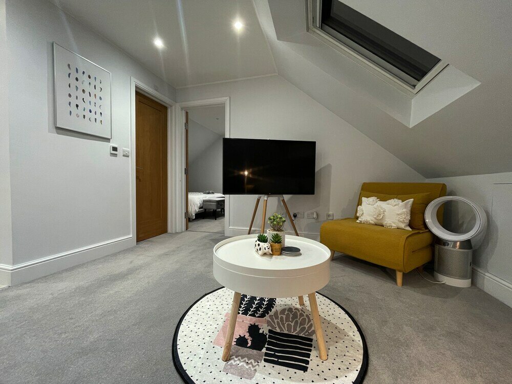 Фото 5 Star Unique Luxury Detached Apartment in Windsor