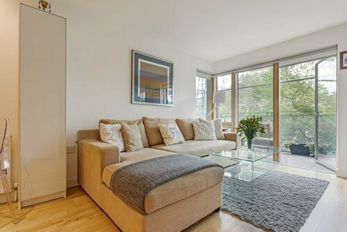 Гостиница Bright 1 Bedroom Apartment Near London Bridge With Balcony в Лондоне
