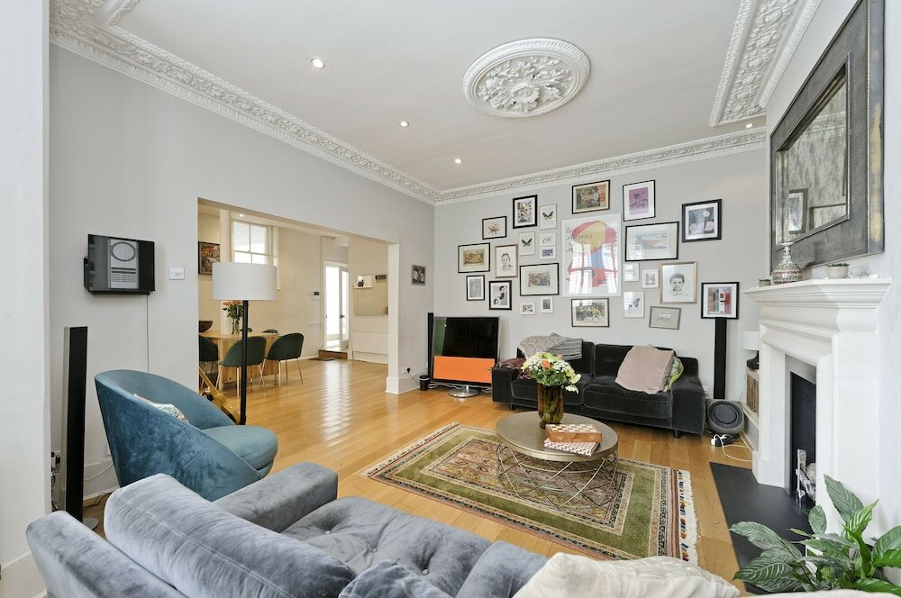 Фото Beautiful Battersea Home by Clapham Junction by UnderTheDoormat