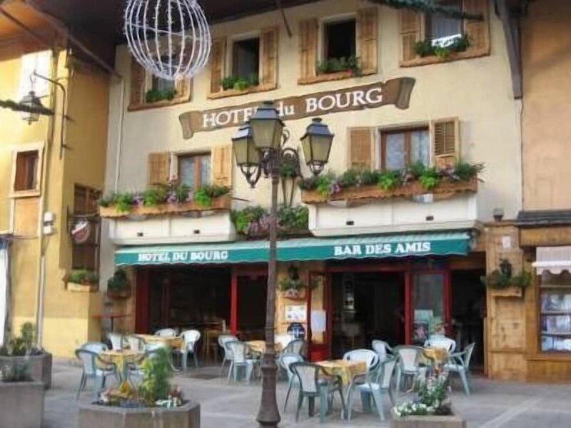 Гостиница Hôtel du Bourg