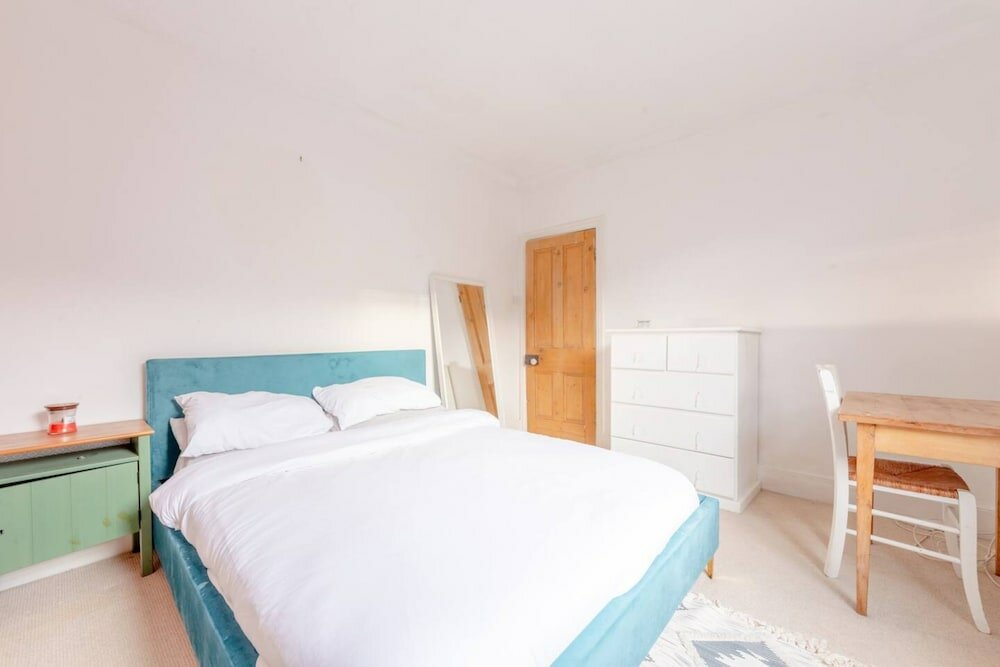 Фото Spacious and Serene 1 Bedroom Flat in Ravenscourt Park