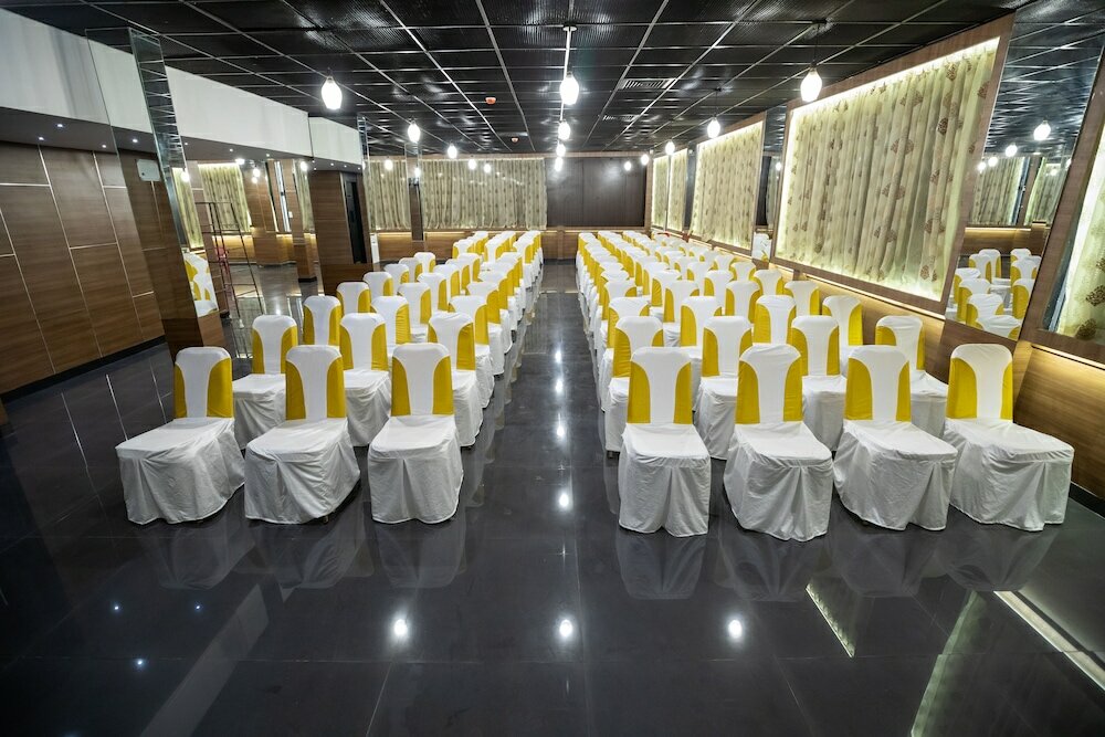 Фото Grand Seasons - The Business Hotel