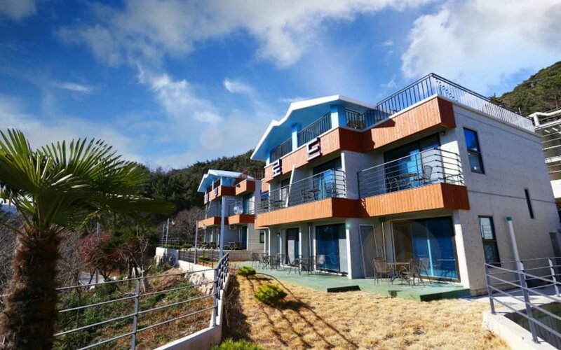 Гостиница Yeongdeok Blue Road Town Pension