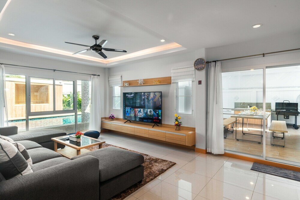 Фото Luxury Pool Villa 6br