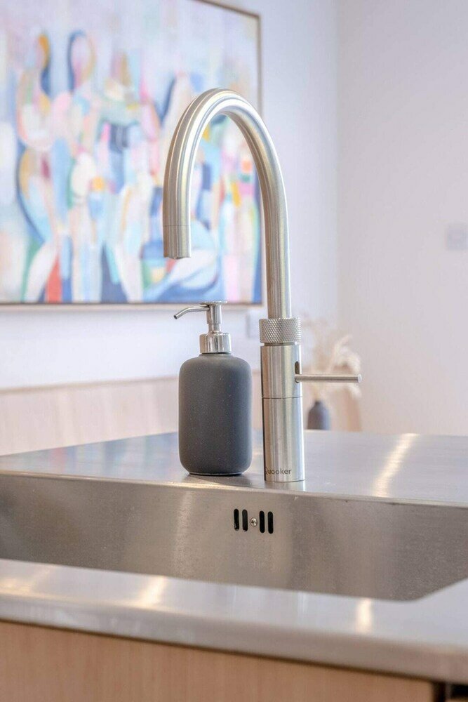 Фото Beautiful Minimalistic 2bd House - Victoria Park