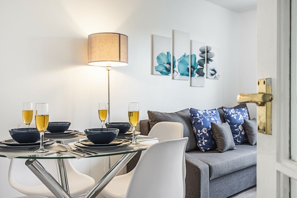 Фото Modern 2 Bedroom Lewisham Apartment