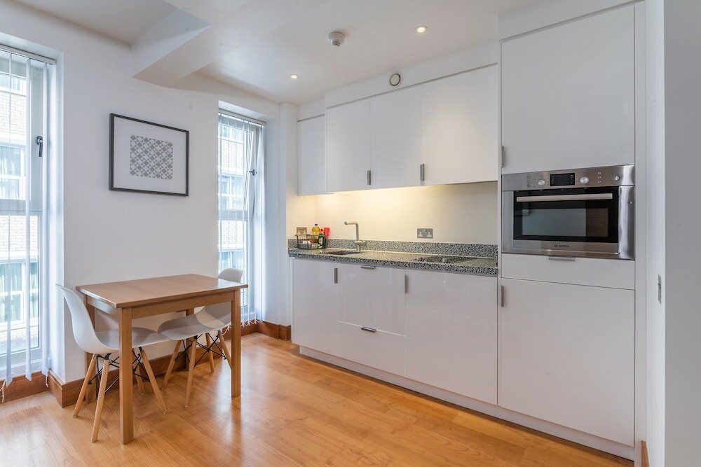 Фото Tower Hill City Centre Luxury Apartments