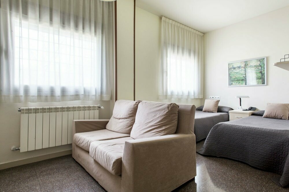 Hotel Albergue Residencia Universitaria Los Abedules - Campus Accommodation, Pamplona, photo