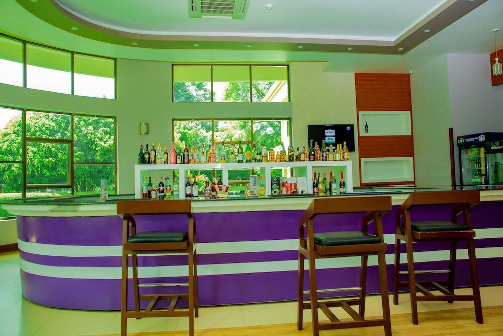 Фото Eden Highlands Hotel