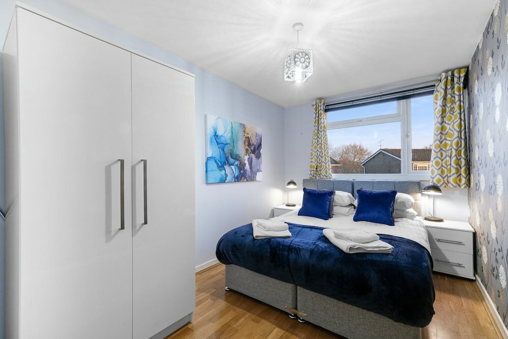 Фото Serviced 4 Bdrm 2 bath house Maidenhead