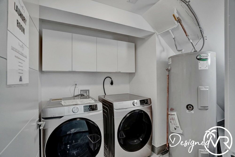 Фото 3-storey Home with Beautiful Lake View