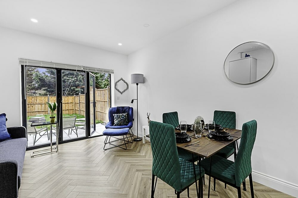 Фото Beautiful 3 Bed Abode in Hanwell