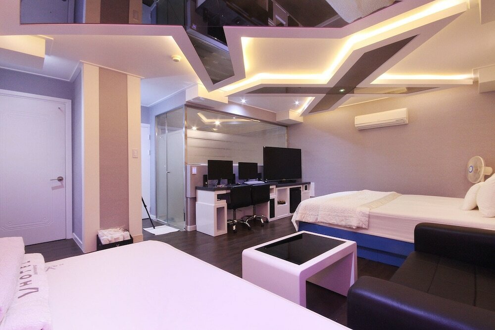 Фото Busan Daeyeondong Z