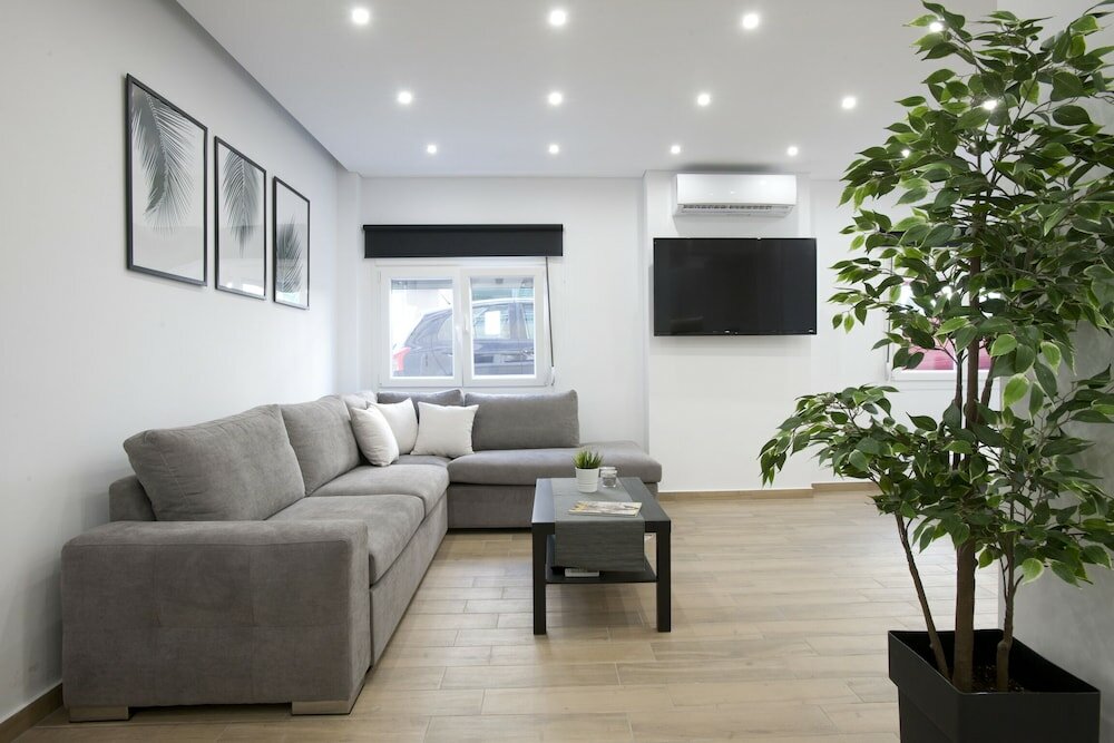 Фото B Koukaki A Modern Studio