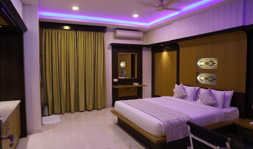 Фото Iroomz Hotel Sr Grand