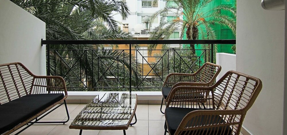 Фото Phaedrus Living: City View Luxury Iras Flat 102