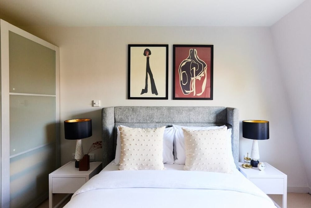 Фото The London Scenery - Classy 2bdr House With Garden