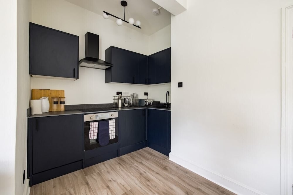 Фото The Kensington And Chelsea Classic - Glamorous 2bdr Flat