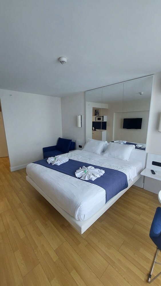 Фото Прекрасные апартаменты-студия в Батуми