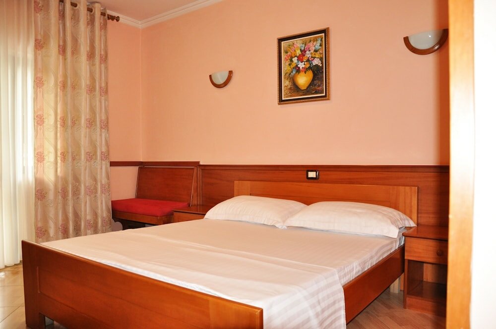 Фото Hotel Lugano Tirana