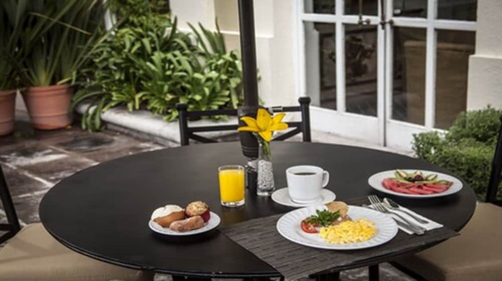 Фото Plaza Camelinas Hotel