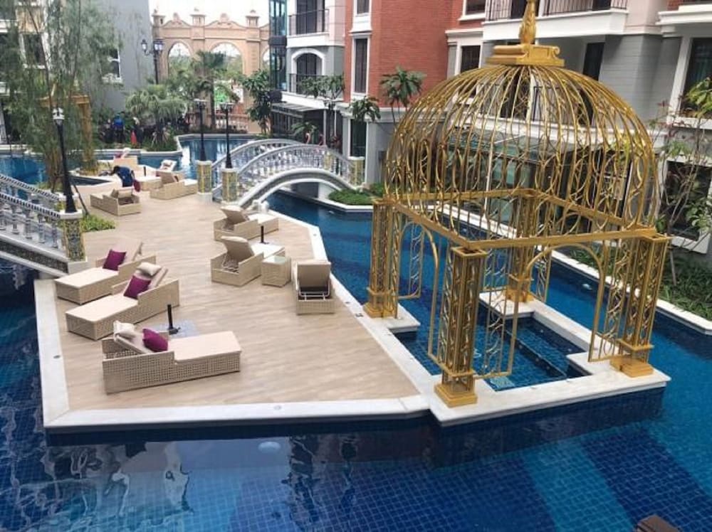 Фото Espana Condo by Som