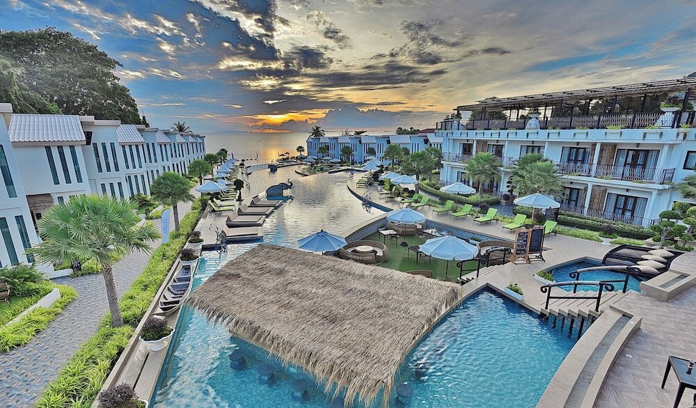 Фото Vannee Golden Sands Beachfront Resort