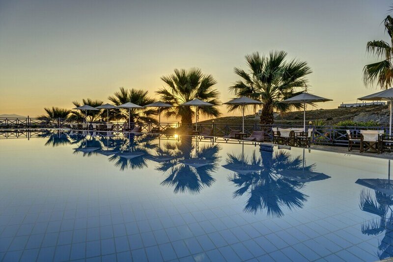 Апартаменты Sunrise Beach Suites