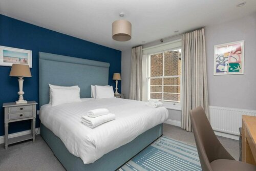 Spacious 3 Bedroom in Notting Hill With Balcony