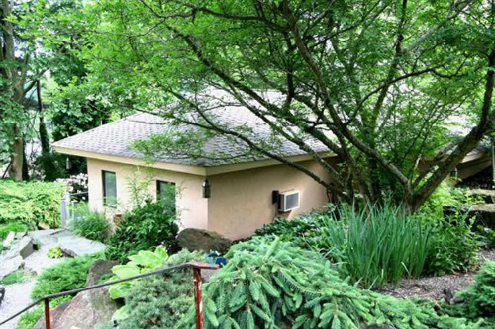 Фото Alpenhof Bed and Breakfast