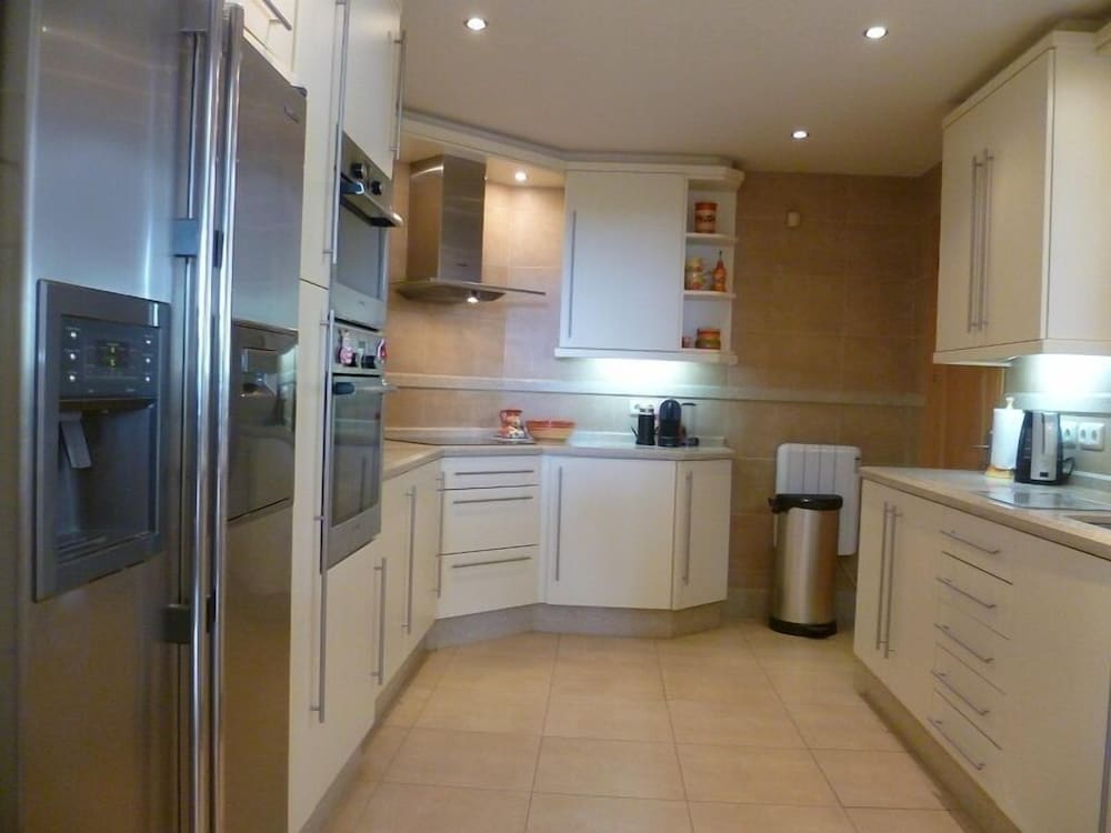 Фото Great Villa Close To Beach - Marbella