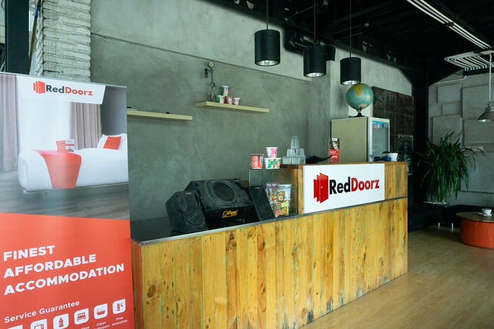 Фото RedDoorz near Alun Alun Madiun